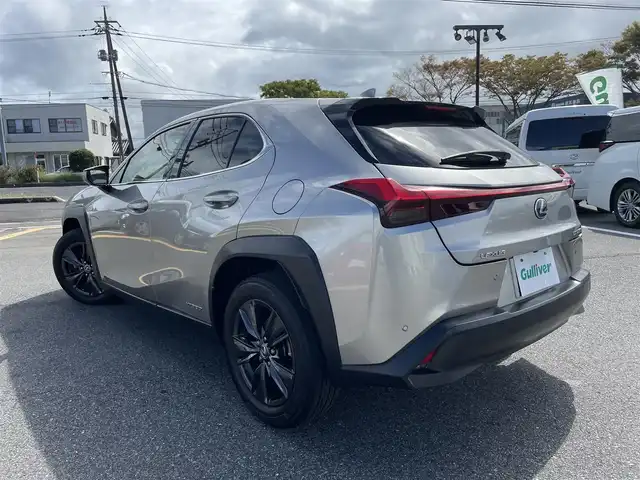 レクサス ＵＸ 250h バージョンC 鳥取県 2019(平31)年 5.5万km ソニックチタニウム 純正ナビ／フルセグ／ＤＶＤ／ＣＤ／ＢＴ/バックカメラ/ビルトインＥＴＣ/前後ドライブレコーダー/電動サンルーフ/ブラウンレザーシート/前席パワーシート/前席シートヒーター/プリクラッシュセーフティ/レーダークルーズコントロール/ＬＥＤヘットライト/純正フォグライト/前後クリアランスソナー/純正17インチアルミホイール/フロアマット