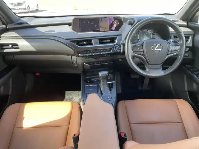 レクサス ＵＸ 250h バージョンC 鳥取県 2019(平31)年 5.5万km ソニックチタニウム 純正ナビ／フルセグ／ＤＶＤ／ＣＤ／ＢＴ/バックカメラ/ビルトインＥＴＣ/前後ドライブレコーダー/電動サンルーフ/ブラウンレザーシート/前席パワーシート/前席シートヒーター/プリクラッシュセーフティ/レーダークルーズコントロール/ＬＥＤヘットライト/純正フォグライト/前後クリアランスソナー/純正17インチアルミホイール/フロアマット
