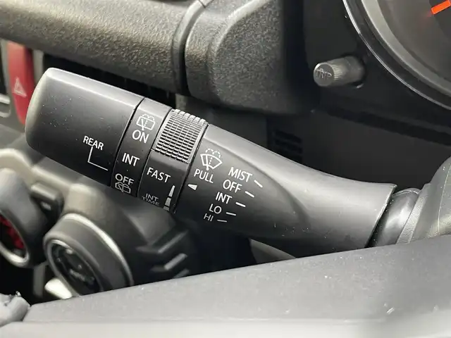 スズキ ジムニー ノマド FC 東京都 2025(令7)年 0.1万km 黒 セーフティサポート　/（予防安全技術）/・デュアルカメラブレーキサポート　/・誤発進抑制機能　/・後退時ブレーキサポート　/・車線逸脱警報機能　/・ハイビームアシスト　/・標識認識機能　/・ふらつき警報機能　/・先行車発進お知らせ/LEDオートヘッドライト/・ヘッドランプウォッシャー/撥水加工ファブリックシート/アイドリングストップ/プッシュエンジンスタート/スペアキーX１/保証書＆取説/Wエアバック＆ABS