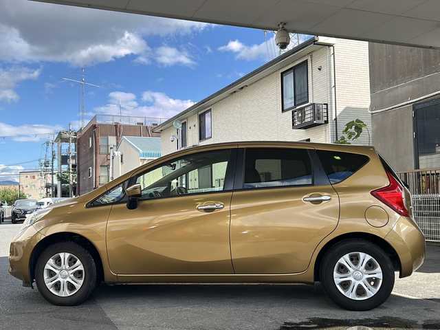 日産 ノート メダリスト X 京都府 2015(平27)年 6.6万km ビートニックゴールド 純正7インチナビ/フルセグTV/Bluetooth Audio/衝突軽減装置/レーンキープアシスト/禁煙車/ハーフレザーシート/ウインカーミラー/アイドリングストップ/ETC/オートライト/純正フロアマット/純正ホイールカバー/リアワイパー/取扱説明書/スマートキースペア