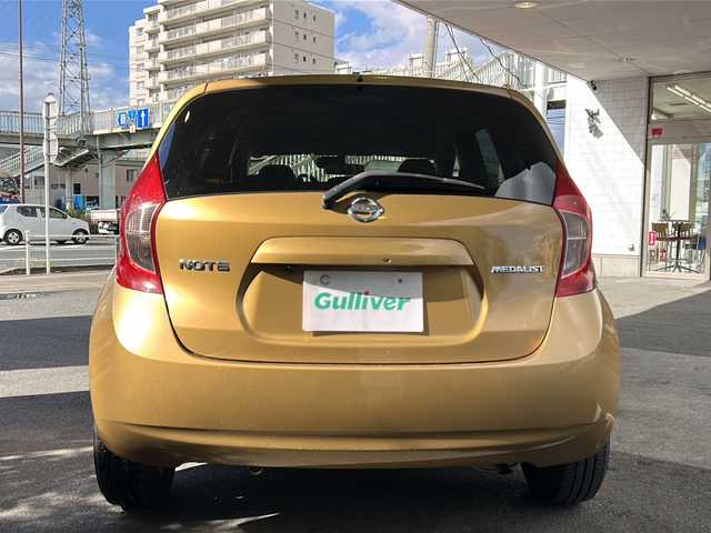 日産 ノート メダリスト X 京都府 2015(平27)年 6.6万km ビートニックゴールド 純正7インチナビ/フルセグTV/Bluetooth Audio/衝突軽減装置/レーンキープアシスト/禁煙車/ハーフレザーシート/ウインカーミラー/アイドリングストップ/ETC/オートライト/純正フロアマット/純正ホイールカバー/リアワイパー/取扱説明書/スマートキースペア
