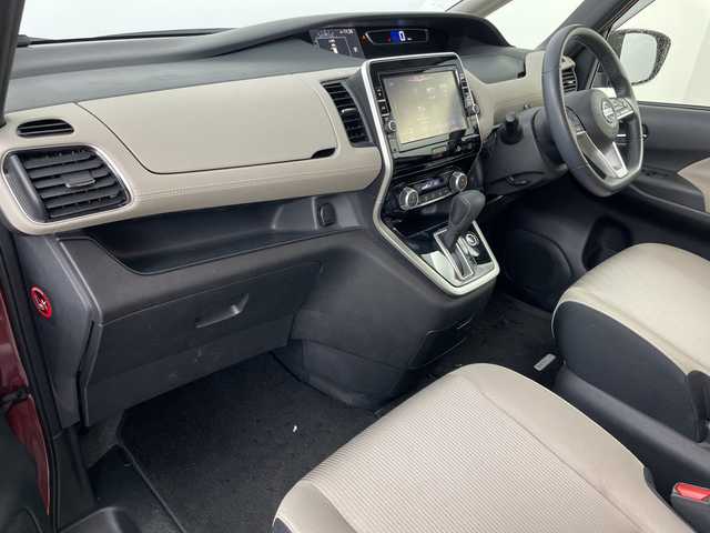 日産 セレナ ハイウェイスター 道央・札幌 2016(平28)年 7万km マルーンレッド ・４WD/・純正ナビ（TV＆CD＆DVD＆BT＆SD）/・全方位モニター/・エマージェンシーブレーキ/・アイドリングストップ/・純正フリップダウンモニター/・クルーズコントロール/・両側パワースライドドア/・ビルトインETC/・オートライト/・ハロゲンヘッドライト/・スマートキー