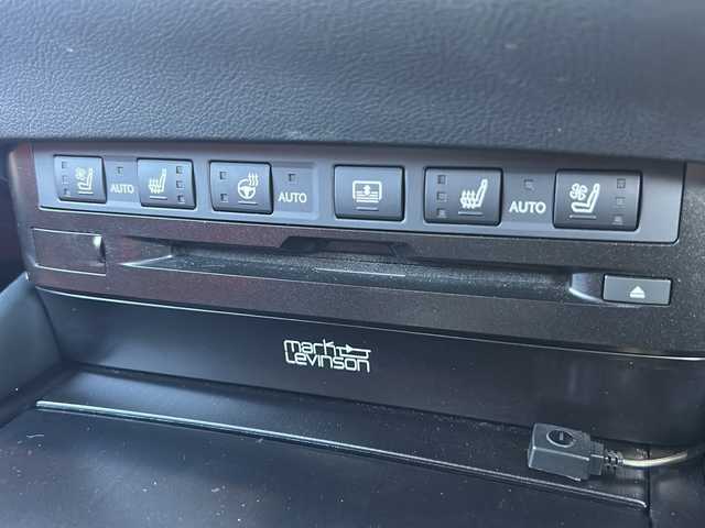 レクサス ＥＳ 300h Fスポーツ 静岡県 2022(令4)年 3.7万km ホワイトノーヴァガラスフレーク 純正ナビ/・AM/FM/・CD/DVD/・サウンドライブラリ/・SD/・USB/・Bluetooth/・Miracast/・AUX/・フルセグTV/主要装備/・ＴＲＤエアロ/・マフラー４本出し/・マークレビンソンサウンドシステム/・デジタルアウターミラー/・デジタルインナーミラー/・全方位カメラ/・パワートランク/・前後ドライブレコーダー/・SUPER CATレーダー探知機/・黒／赤レザー/・純正１９インチＡＷ(ブラック)/・オレンジキャリパー/・ヘッドアップディスプレイ/・ビルトインＥＴＣ2.0/・パワーシート/・サンルーフ/・シートヒーター＆ベンチレーション/・ステアリングヒーター