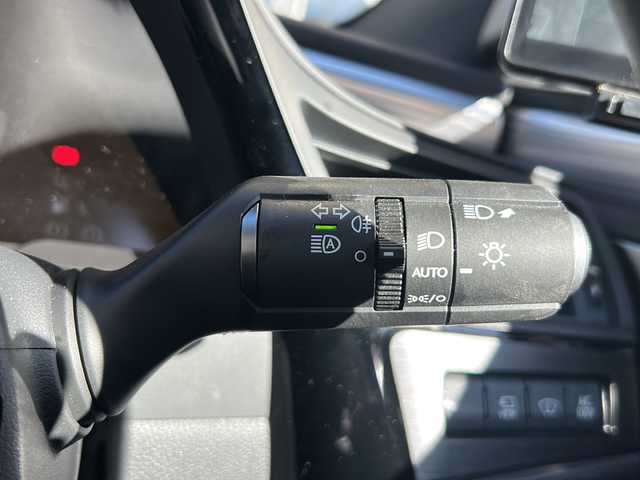 レクサス ＥＳ 300h Fスポーツ 静岡県 2022(令4)年 3.7万km ホワイトノーヴァガラスフレーク 純正ナビ/・AM/FM/・CD/DVD/・サウンドライブラリ/・SD/・USB/・Bluetooth/・Miracast/・AUX/・フルセグTV/主要装備/・ＴＲＤエアロ/・マフラー４本出し/・マークレビンソンサウンドシステム/・デジタルアウターミラー/・デジタルインナーミラー/・全方位カメラ/・パワートランク/・前後ドライブレコーダー/・SUPER CATレーダー探知機/・黒／赤レザー/・純正１９インチＡＷ(ブラック)/・オレンジキャリパー/・ヘッドアップディスプレイ/・ビルトインＥＴＣ2.0/・パワーシート/・サンルーフ/・シートヒーター＆ベンチレーション/・ステアリングヒーター