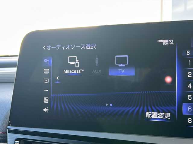 レクサス ＥＳ 300h Fスポーツ 静岡県 2022(令4)年 3.7万km ホワイトノーヴァガラスフレーク 純正ナビ/・AM/FM/・CD/DVD/・サウンドライブラリ/・SD/・USB/・Bluetooth/・Miracast/・AUX/・フルセグTV/主要装備/・ＴＲＤエアロ/・マフラー４本出し/・マークレビンソンサウンドシステム/・デジタルアウターミラー/・デジタルインナーミラー/・全方位カメラ/・パワートランク/・前後ドライブレコーダー/・SUPER CATレーダー探知機/・黒／赤レザー/・純正１９インチＡＷ(ブラック)/・オレンジキャリパー/・ヘッドアップディスプレイ/・ビルトインＥＴＣ2.0/・パワーシート/・サンルーフ/・シートヒーター＆ベンチレーション/・ステアリングヒーター