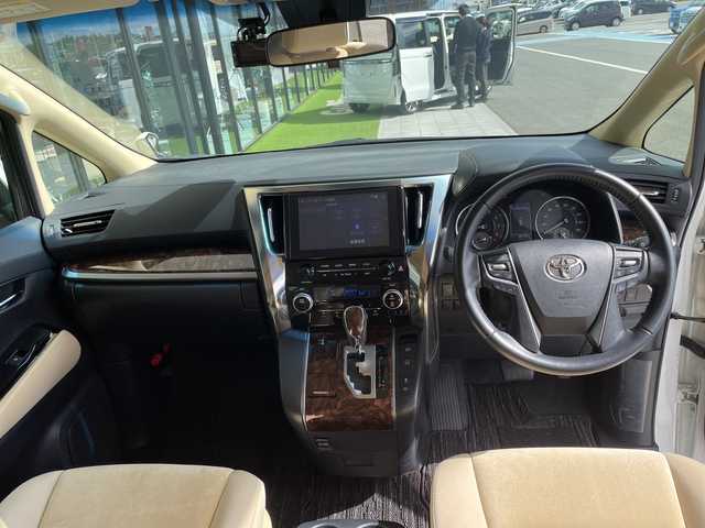 トヨタ アルファード X 愛知県 2020(令2)年 4.9万km ホワイトパールクリスタルシャイン 純正9型ディズプレイオーディオナビ/フリップダウンモニター/両側パワースライドドア/レーダークルーズコントロール/バックカメラ/コーナーセンサー/純正アルミホイール/リアオートエアコン/ドライブレコーダー/ＥＴＣ/オートマチックハイビーム/衝突軽減システム/フルセグ/ＣＤ/Bluetooth/ステアリングスイッチ/スマートキー/プッシュスタート