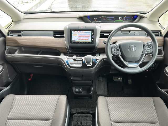 ホンダ フリード ハイブリット G ホンダセンシング 道北・旭川 2021(令3)年 6.4万km スーパープラチナグレーメタリック /４WD//禁煙車//寒冷地仕様//ワンオーナー//純正メモリナビ/CD/DVD/SD/BT/USB/TV/ラジオ//バックカメラ//ビルトインETC//両側パワースライドドア//前席シートヒーター//電動格納ミラー//オートエアコン//ミラーヒーター//フロントデアイサー//ホンダセンシング/衝突軽減ブレーキ/誤発進抑制機能/後方誤発進抑制機能/標識認識機能/先行車お知らせ機能/路外逸脱抑制機能/LKAS/ACC/オートハイビーム//エコモード//ステアリングスイッチ//オートライト//LEDヘッドライト//ミラーウィンカー//ドアバイザー//純正フロアマット//スペアキー