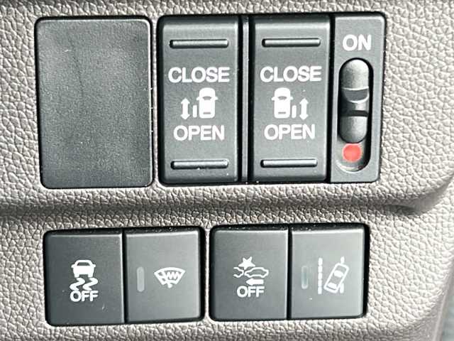 ホンダ フリード ハイブリット G ホンダセンシング 道北・旭川 2021(令3)年 6.4万km スーパープラチナグレーメタリック /４WD//禁煙車//寒冷地仕様//ワンオーナー//純正メモリナビ/CD/DVD/SD/BT/USB/TV/ラジオ//バックカメラ//ビルトインETC//両側パワースライドドア//前席シートヒーター//電動格納ミラー//オートエアコン//ミラーヒーター//フロントデアイサー//ホンダセンシング/衝突軽減ブレーキ/誤発進抑制機能/後方誤発進抑制機能/標識認識機能/先行車お知らせ機能/路外逸脱抑制機能/LKAS/ACC/オートハイビーム//エコモード//ステアリングスイッチ//オートライト//LEDヘッドライト//ミラーウィンカー//ドアバイザー//純正フロアマット//スペアキー