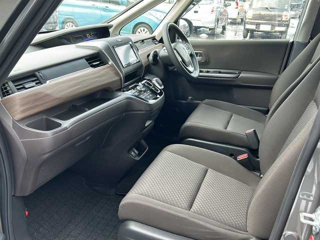 ホンダ フリード ハイブリット G ホンダセンシング 道北・旭川 2021(令3)年 6.4万km スーパープラチナグレーメタリック /４WD//禁煙車//寒冷地仕様//ワンオーナー//純正メモリナビ/CD/DVD/SD/BT/USB/TV/ラジオ//バックカメラ//ビルトインETC//両側パワースライドドア//前席シートヒーター//電動格納ミラー//オートエアコン//ミラーヒーター//フロントデアイサー//ホンダセンシング/衝突軽減ブレーキ/誤発進抑制機能/後方誤発進抑制機能/標識認識機能/先行車お知らせ機能/路外逸脱抑制機能/LKAS/ACC/オートハイビーム//エコモード//ステアリングスイッチ//オートライト//LEDヘッドライト//ミラーウィンカー//ドアバイザー//純正フロアマット//スペアキー