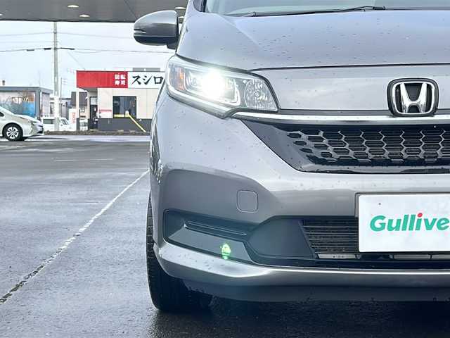 ホンダ フリード ハイブリット G ホンダセンシング 道北・旭川 2021(令3)年 6.4万km スーパープラチナグレーメタリック /４WD//禁煙車//寒冷地仕様//ワンオーナー//純正メモリナビ/CD/DVD/SD/BT/USB/TV/ラジオ//バックカメラ//ビルトインETC//両側パワースライドドア//前席シートヒーター//電動格納ミラー//オートエアコン//ミラーヒーター//フロントデアイサー//ホンダセンシング/衝突軽減ブレーキ/誤発進抑制機能/後方誤発進抑制機能/標識認識機能/先行車お知らせ機能/路外逸脱抑制機能/LKAS/ACC/オートハイビーム//エコモード//ステアリングスイッチ//オートライト//LEDヘッドライト//ミラーウィンカー//ドアバイザー//純正フロアマット//スペアキー