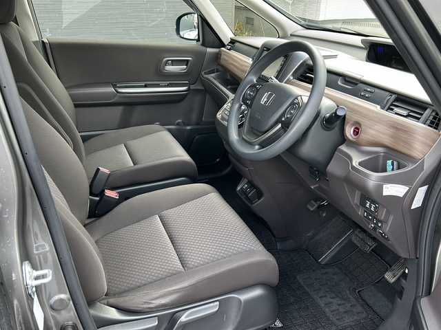 ホンダ フリード ハイブリット G ホンダセンシング 道北・旭川 2021(令3)年 6.4万km スーパープラチナグレーメタリック /４WD//禁煙車//寒冷地仕様//ワンオーナー//純正メモリナビ/CD/DVD/SD/BT/USB/TV/ラジオ//バックカメラ//ビルトインETC//両側パワースライドドア//前席シートヒーター//電動格納ミラー//オートエアコン//ミラーヒーター//フロントデアイサー//ホンダセンシング/衝突軽減ブレーキ/誤発進抑制機能/後方誤発進抑制機能/標識認識機能/先行車お知らせ機能/路外逸脱抑制機能/LKAS/ACC/オートハイビーム//エコモード//ステアリングスイッチ//オートライト//LEDヘッドライト//ミラーウィンカー//ドアバイザー//純正フロアマット//スペアキー