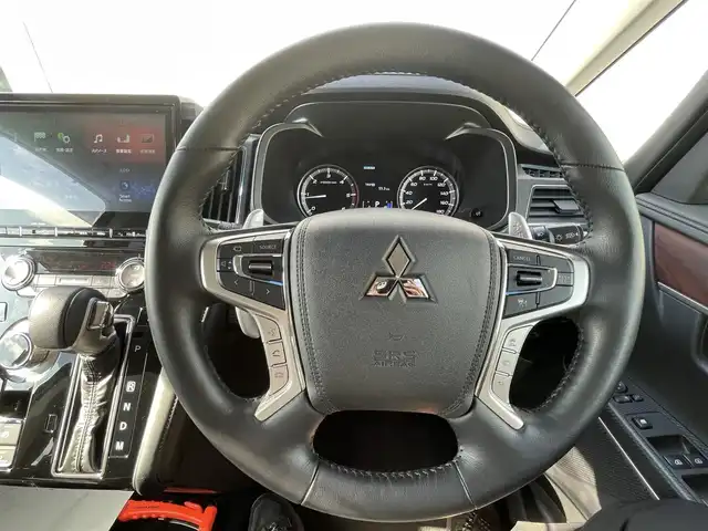 三菱 デリカＤ：５ P 福岡県 2023(令5)年 1.3万km グラファイトグレーメタリック/ブラックマイカ 純正10.1型SDナビ(フルセグTV/CD/DVD/BT)アラウンドビューブラインドスポットオートホールドドラレコ両側パワスラクルコンETC電動リアハンドルヒーターUSB純正LED純正フロアマットプッシュスタートスマートキー