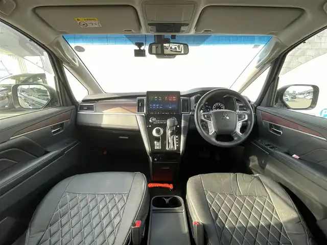 三菱 デリカＤ：５ P 福岡県 2023(令5)年 1.3万km グラファイトグレーメタリック/ブラックマイカ 純正10.1型SDナビ(フルセグTV/CD/DVD/BT)アラウンドビューブラインドスポットオートホールドドラレコ両側パワスラクルコンETC電動リアハンドルヒーターUSB純正LED純正フロアマットプッシュスタートスマートキー