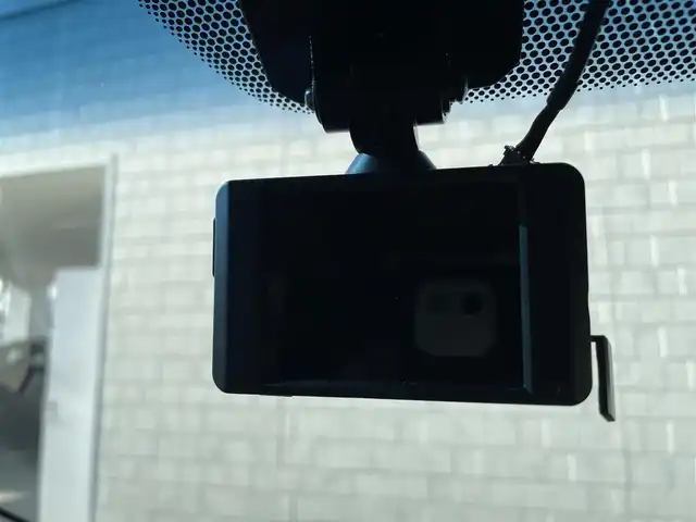 三菱 デリカＤ：５ P 福岡県 2023(令5)年 1.3万km グラファイトグレーメタリック/ブラックマイカ 純正10.1型SDナビ(フルセグTV/CD/DVD/BT)アラウンドビューブラインドスポットオートホールドドラレコ両側パワスラクルコンETC電動リアハンドルヒーターUSB純正LED純正フロアマットプッシュスタートスマートキー