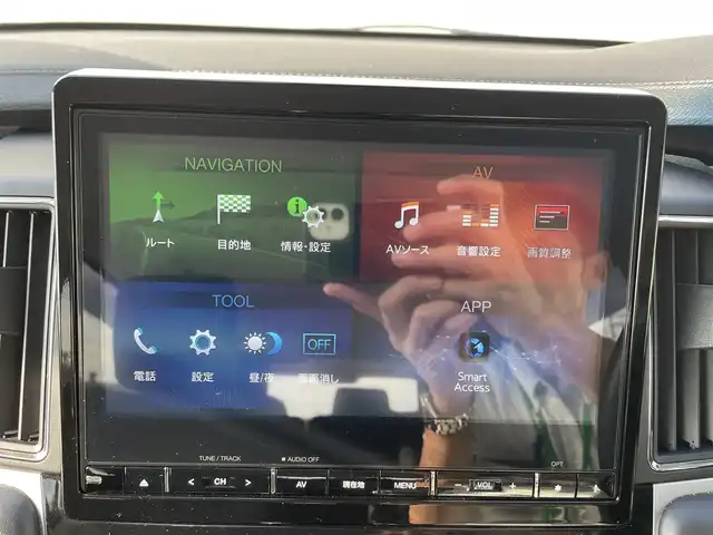 三菱 デリカＤ：５ P 福岡県 2023(令5)年 1.3万km グラファイトグレーメタリック/ブラックマイカ 純正10.1型SDナビ(フルセグTV/CD/DVD/BT)アラウンドビューブラインドスポットオートホールドドラレコ両側パワスラクルコンETC電動リアハンドルヒーターUSB純正LED純正フロアマットプッシュスタートスマートキー