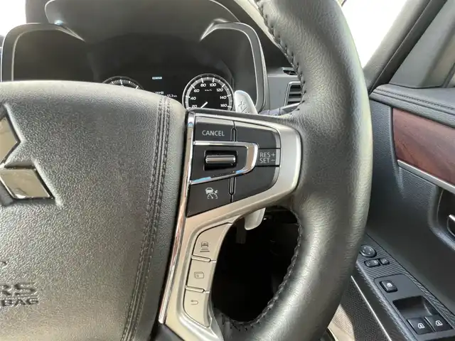 三菱 デリカＤ：５ P 福岡県 2023(令5)年 1.3万km グラファイトグレーメタリック/ブラックマイカ 純正10.1型SDナビ(フルセグTV/CD/DVD/BT)アラウンドビューブラインドスポットオートホールドドラレコ両側パワスラクルコンETC電動リアハンドルヒーターUSB純正LED純正フロアマットプッシュスタートスマートキー