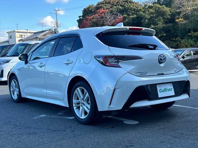 トヨタ カローラ スポーツ ハイブリッドG 大阪府 2018(平30)年 2.7万km ホワイトパールクリスタルシャイン 純正9インチナビ(フルセグ/Bluetooth/CD/DVD)/ブラインドスポットモニター/レーダークルーズコントロール/バックカメラ/衝突被害軽減システム/横滑り防止装置/レーンキープアシスト/コーナーセンサー/オートマチックハイビーム/オートライト/純正LEDライト/フロントフォグランプ/純正AW（16inch)/純正フロアマット/ビルトインEC/ドライブレコーダー/スペアキー1本