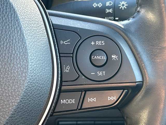 トヨタ カローラ スポーツ ハイブリッドG 大阪府 2018(平30)年 2.7万km ホワイトパールクリスタルシャイン 純正9インチナビ(フルセグ/Bluetooth/CD/DVD)/ブラインドスポットモニター/レーダークルーズコントロール/バックカメラ/衝突被害軽減システム/横滑り防止装置/レーンキープアシスト/コーナーセンサー/オートマチックハイビーム/オートライト/純正LEDライト/フロントフォグランプ/純正AW（16inch)/純正フロアマット/ビルトインEC/ドライブレコーダー/スペアキー1本