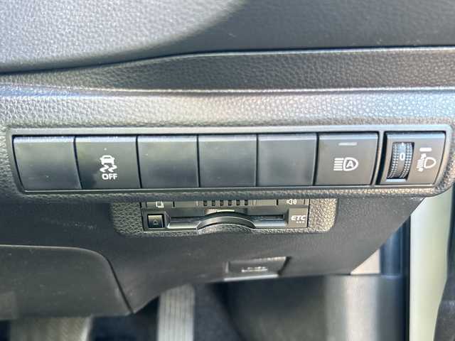 トヨタ カローラ スポーツ ハイブリッドG 大阪府 2018(平30)年 2.7万km ホワイトパールクリスタルシャイン 純正9インチナビ(フルセグ/Bluetooth/CD/DVD)/ブラインドスポットモニター/レーダークルーズコントロール/バックカメラ/衝突被害軽減システム/横滑り防止装置/レーンキープアシスト/コーナーセンサー/オートマチックハイビーム/オートライト/純正LEDライト/フロントフォグランプ/純正AW（16inch)/純正フロアマット/ビルトインEC/ドライブレコーダー/スペアキー1本