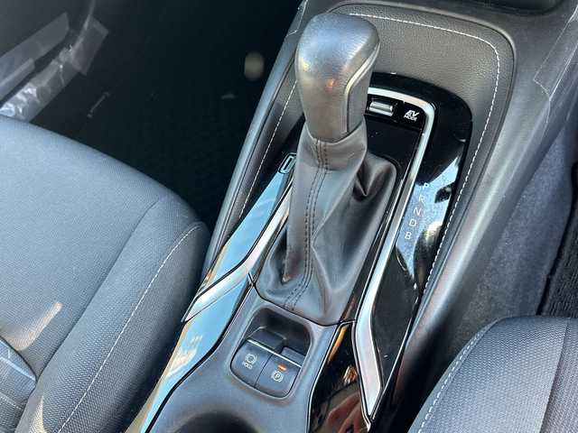 トヨタ カローラ スポーツ ハイブリッドG 大阪府 2018(平30)年 2.7万km ホワイトパールクリスタルシャイン 純正9インチナビ(フルセグ/Bluetooth/CD/DVD)/ブラインドスポットモニター/レーダークルーズコントロール/バックカメラ/衝突被害軽減システム/横滑り防止装置/レーンキープアシスト/コーナーセンサー/オートマチックハイビーム/オートライト/純正LEDライト/フロントフォグランプ/純正AW（16inch)/純正フロアマット/ビルトインEC/ドライブレコーダー/スペアキー1本