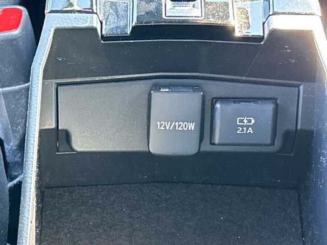 トヨタ カローラ スポーツ ハイブリッドG 大阪府 2018(平30)年 2.7万km ホワイトパールクリスタルシャイン 純正9インチナビ(フルセグ/Bluetooth/CD/DVD)/ブラインドスポットモニター/レーダークルーズコントロール/バックカメラ/衝突被害軽減システム/横滑り防止装置/レーンキープアシスト/コーナーセンサー/オートマチックハイビーム/オートライト/純正LEDライト/フロントフォグランプ/純正AW（16inch)/純正フロアマット/ビルトインEC/ドライブレコーダー/スペアキー1本