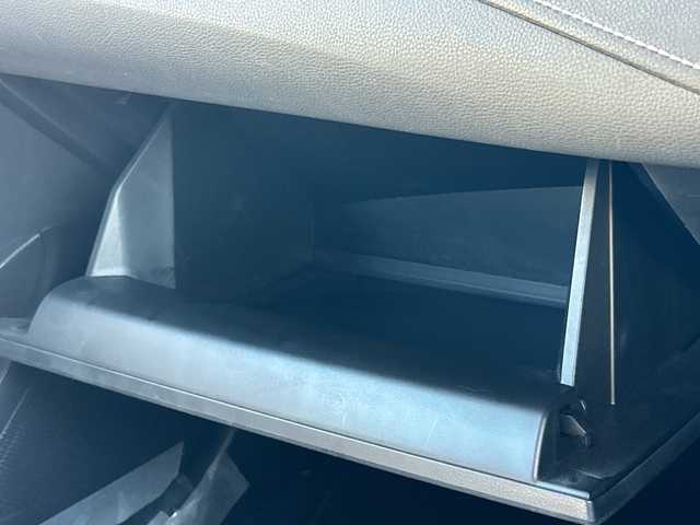 トヨタ カローラ スポーツ ハイブリッドG 大阪府 2018(平30)年 2.7万km ホワイトパールクリスタルシャイン 純正9インチナビ(フルセグ/Bluetooth/CD/DVD)/ブラインドスポットモニター/レーダークルーズコントロール/バックカメラ/衝突被害軽減システム/横滑り防止装置/レーンキープアシスト/コーナーセンサー/オートマチックハイビーム/オートライト/純正LEDライト/フロントフォグランプ/純正AW（16inch)/純正フロアマット/ビルトインEC/ドライブレコーダー/スペアキー1本