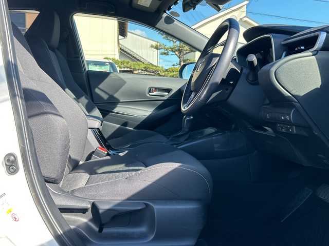 トヨタ カローラ スポーツ ハイブリッドG 大阪府 2018(平30)年 2.7万km ホワイトパールクリスタルシャイン 純正9インチナビ(フルセグ/Bluetooth/CD/DVD)/ブラインドスポットモニター/レーダークルーズコントロール/バックカメラ/衝突被害軽減システム/横滑り防止装置/レーンキープアシスト/コーナーセンサー/オートマチックハイビーム/オートライト/純正LEDライト/フロントフォグランプ/純正AW（16inch)/純正フロアマット/ビルトインEC/ドライブレコーダー/スペアキー1本