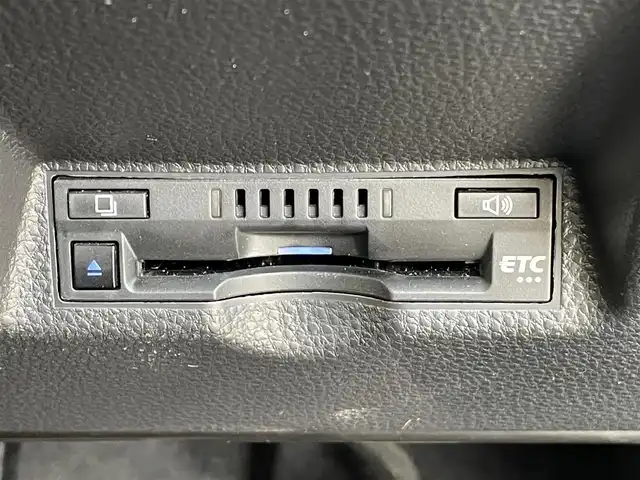 トヨタ ヤリスクロス ハイブリッド Z 岡山県 2022(令4)年 5.7万km ブラックマイカ 登録時走行距離57183km/純正DA/(AM/FM/TV/BT/MiraCast)/ToyotaSeaftySense/・アダプティブクルーズコントロール/・プリクラッシュセーフティ/・レーントレーシングアシスト/・オートマティックハイビーム/全方位カメラ/ドライブレコーダー/ビルトインETC/D+N席パワーシート/D+N席シートヒーター/プッシュパーキングブレーキ/プッシュスタート/スマートキー/スペアキー/純正18インチアルミホイール