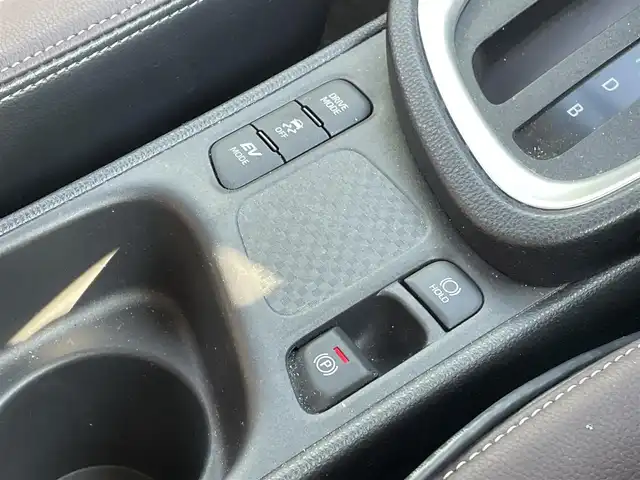 トヨタ ヤリスクロス ハイブリッド Z 岡山県 2022(令4)年 5.7万km ブラックマイカ 登録時走行距離57183km/純正DA/(AM/FM/TV/BT/MiraCast)/ToyotaSeaftySense/・アダプティブクルーズコントロール/・プリクラッシュセーフティ/・レーントレーシングアシスト/・オートマティックハイビーム/全方位カメラ/ドライブレコーダー/ビルトインETC/D+N席パワーシート/D+N席シートヒーター/プッシュパーキングブレーキ/プッシュスタート/スマートキー/スペアキー/純正18インチアルミホイール