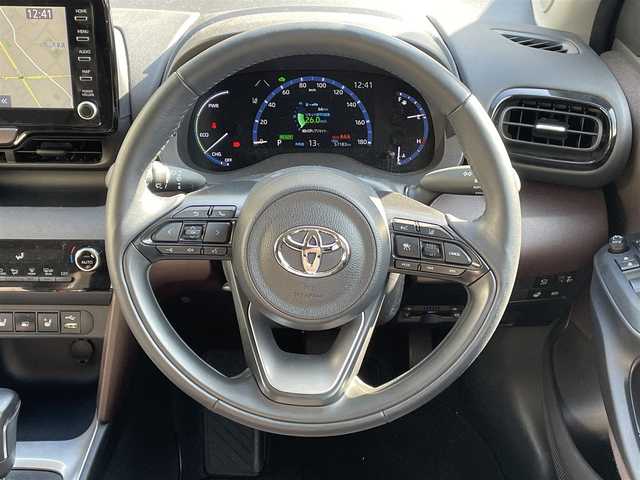 トヨタ ヤリスクロス ハイブリッド Z 岡山県 2022(令4)年 5.7万km ブラックマイカ 登録時走行距離57183km/純正DA/(AM/FM/TV/BT/MiraCast)/ToyotaSeaftySense/・アダプティブクルーズコントロール/・プリクラッシュセーフティ/・レーントレーシングアシスト/・オートマティックハイビーム/全方位カメラ/ドライブレコーダー/ビルトインETC/D+N席パワーシート/D+N席シートヒーター/プッシュパーキングブレーキ/プッシュスタート/スマートキー/スペアキー/純正18インチアルミホイール