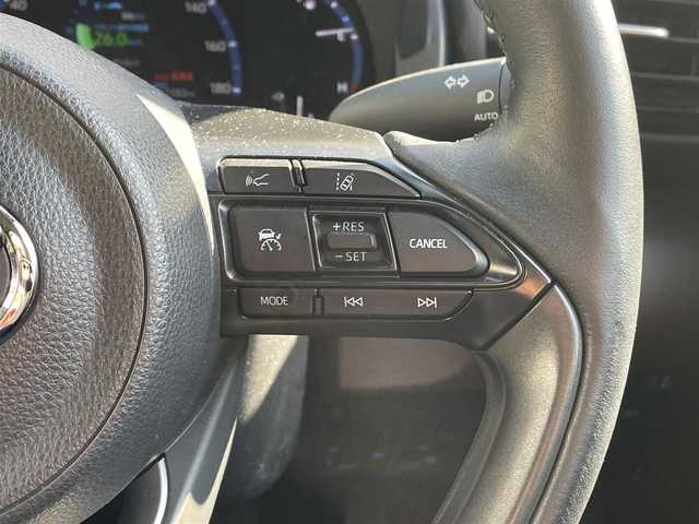 トヨタ ヤリスクロス ハイブリッド Z 岡山県 2022(令4)年 5.7万km ブラックマイカ 登録時走行距離57183km/純正DA/(AM/FM/TV/BT/MiraCast)/ToyotaSeaftySense/・アダプティブクルーズコントロール/・プリクラッシュセーフティ/・レーントレーシングアシスト/・オートマティックハイビーム/全方位カメラ/ドライブレコーダー/ビルトインETC/D+N席パワーシート/D+N席シートヒーター/プッシュパーキングブレーキ/プッシュスタート/スマートキー/スペアキー/純正18インチアルミホイール