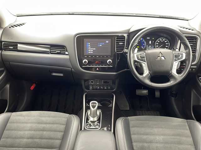 三菱 アウトランダー ＰＨＥＶ G プラスパッケージ 千葉県 2020(令2)年 4.2万km アメジストブラック 衝突軽減ブレーキ/レーンキープアシスト/純正メモリナビ（フルセグ/Bluetooth）/全方位カメラ/ステアリングスイッチ/ETC/レーダークルーズコントロール/ハーフレザーシート/シートヒーター（D/N席）/スマートキー/プッシュスタート/LEDヘッドライト/オートライト/ウィンカーミラー/純正フロアマット/純正サイドバイザー/W＋サイドエアバッグ/ステアリングヒーター