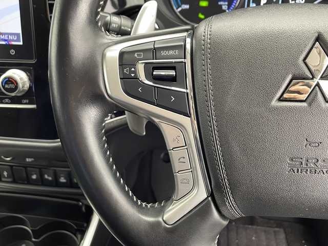 三菱 アウトランダー ＰＨＥＶ G プラスパッケージ 千葉県 2020(令2)年 4.2万km アメジストブラック 衝突軽減ブレーキ/レーンキープアシスト/純正メモリナビ（フルセグ/Bluetooth）/全方位カメラ/ステアリングスイッチ/ETC/レーダークルーズコントロール/ハーフレザーシート/シートヒーター（D/N席）/スマートキー/プッシュスタート/LEDヘッドライト/オートライト/ウィンカーミラー/純正フロアマット/純正サイドバイザー/W＋サイドエアバッグ/ステアリングヒーター