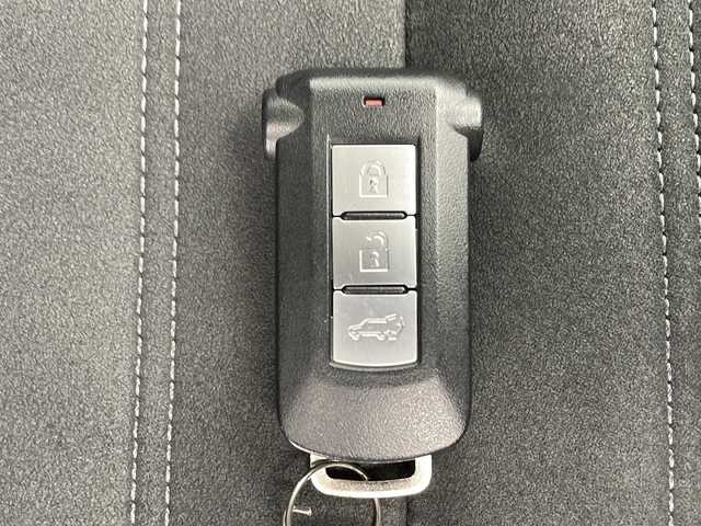 三菱 アウトランダー ＰＨＥＶ G プラスパッケージ 千葉県 2020(令2)年 4.2万km アメジストブラック 衝突軽減ブレーキ/レーンキープアシスト/純正メモリナビ（フルセグ/Bluetooth）/全方位カメラ/ステアリングスイッチ/ETC/レーダークルーズコントロール/ハーフレザーシート/シートヒーター（D/N席）/スマートキー/プッシュスタート/LEDヘッドライト/オートライト/ウィンカーミラー/純正フロアマット/純正サイドバイザー/W＋サイドエアバッグ/ステアリングヒーター