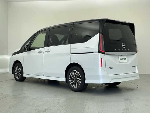 日産 セレナ e－パワー ハイウェイスター V 愛知県 2025(令7)年 0.1万km未満 白Ⅱ 登録済未使用車/純正ナビ/・Bluetooth/・フルセグ/・AppleCarPlay/・androidauto/・HDMI/純正フリップダウンモニター/ドライブレコーダー/ビルトインETC2.0/置くだけ充電/アラウンドビューモニター/インテリジェントルームミラー/両側パワースライドドア/インテリジェント エマージェンシーブレーキ/車線逸脱防止支援システム/後側方衝突防止支援システム/レーダークルーズコントロール/標識検知/先行車発進お知らせ機能/横滑り防止