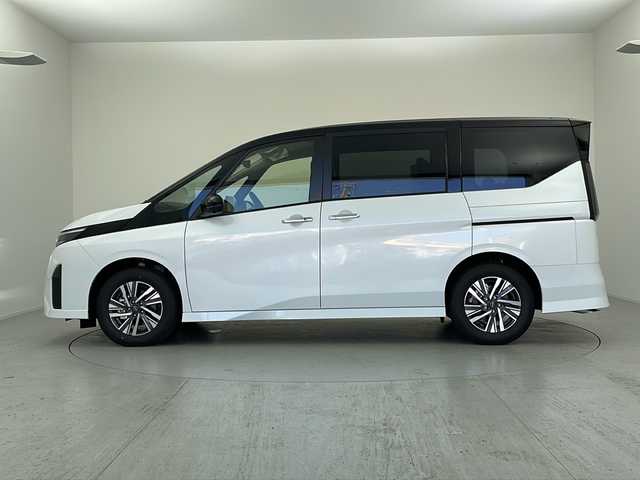 日産 セレナ e－パワー ハイウェイスター V 愛知県 2025(令7)年 0.1万km未満 白Ⅱ 登録済未使用車/純正ナビ/・Bluetooth/・フルセグ/・AppleCarPlay/・androidauto/・HDMI/純正フリップダウンモニター/ドライブレコーダー/ビルトインETC2.0/置くだけ充電/アラウンドビューモニター/インテリジェントルームミラー/両側パワースライドドア/インテリジェント エマージェンシーブレーキ/車線逸脱防止支援システム/後側方衝突防止支援システム/レーダークルーズコントロール/標識検知/先行車発進お知らせ機能/横滑り防止