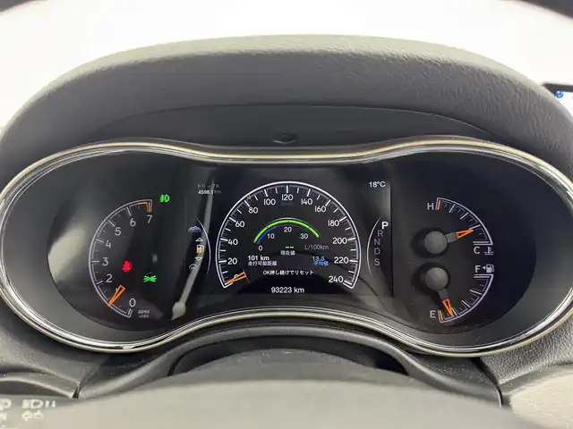 クライスラー・ジープ ジープ グランドチェロキー ラレード 愛知県 2016(平28)年 9.4万km 白 純正ナビ/バックカメラ/フロントカメラ/サイドカメラ/クルーズコントロール/ミュージックサーバー/CD再生可能/パワーシート/純正フロアマット/オートライト/純正らいと/AUX
