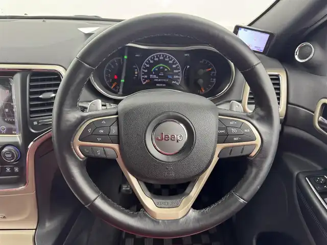 クライスラー・ジープ ジープ グランドチェロキー ラレード 愛知県 2016(平28)年 9.4万km 白 純正ナビ/バックカメラ/フロントカメラ/サイドカメラ/クルーズコントロール/ミュージックサーバー/CD再生可能/パワーシート/純正フロアマット/オートライト/純正らいと/AUX