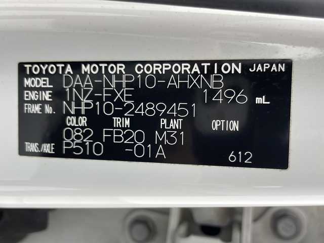 トヨタ アクア S 群馬県 2015(平27)年 5.2万km ライムホワイトパールクリスタルシャイン 純正ＳＤナビ　バックカメラ　スマートキー　ワンセグＴＶ　ＢｌｕｅＴｏｏｔｈ　オートライト　横滑り防止機能　電格ミラー　プッシュスタート　純正フロアマット　バニティミラー　オートエアコン　　禁煙車