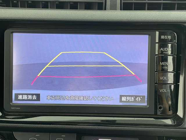 トヨタ アクア S 群馬県 2015(平27)年 5.2万km ライムホワイトパールクリスタルシャイン 純正ＳＤナビ　バックカメラ　スマートキー　ワンセグＴＶ　ＢｌｕｅＴｏｏｔｈ　オートライト　横滑り防止機能　電格ミラー　プッシュスタート　純正フロアマット　バニティミラー　オートエアコン　　禁煙車