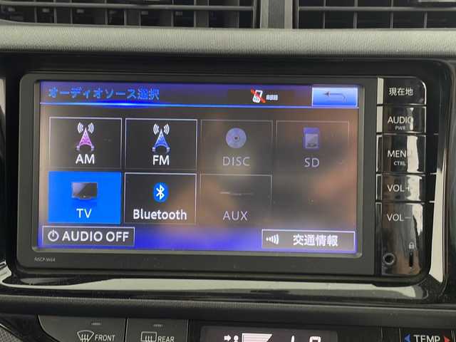 トヨタ アクア S 群馬県 2015(平27)年 5.2万km ライムホワイトパールクリスタルシャイン 純正ＳＤナビ　バックカメラ　スマートキー　ワンセグＴＶ　ＢｌｕｅＴｏｏｔｈ　オートライト　横滑り防止機能　電格ミラー　プッシュスタート　純正フロアマット　バニティミラー　オートエアコン　　禁煙車