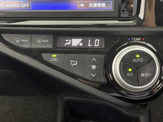 トヨタ アクア S 群馬県 2015(平27)年 5.2万km ライムホワイトパールクリスタルシャイン 純正ＳＤナビ　バックカメラ　スマートキー　ワンセグＴＶ　ＢｌｕｅＴｏｏｔｈ　オートライト　横滑り防止機能　電格ミラー　プッシュスタート　純正フロアマット　バニティミラー　オートエアコン　　禁煙車