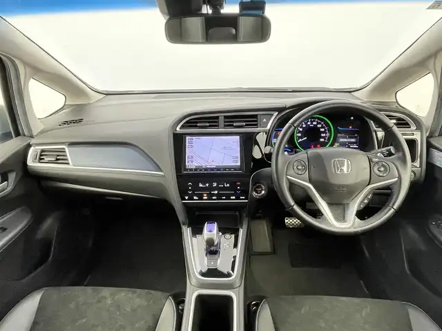 ホンダ シャトル ハイブリッド X スタイルエディション 千葉県 2016(平28)年 6.4万km ティンテッドシルバーM シティブレーキアクティブシステム/・低速域衝突軽減ブレーキ/・誤発進抑制機能/純正9インチメモリーナビ/・フルセグTV/・Bluetooth接続/・DVD/CD再生可能/バックカメラ/スマートキー/LEDヘッドライト/クルーズコントロール