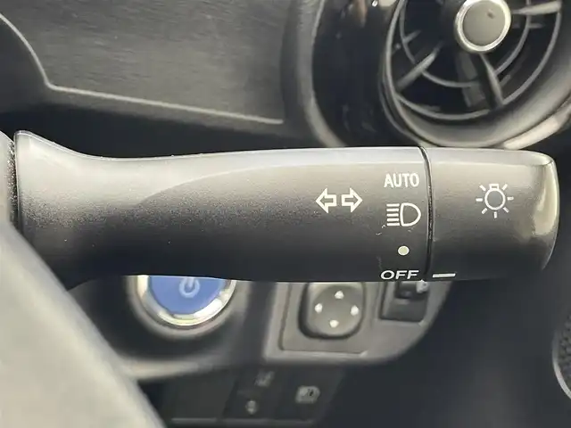 トヨタ アクア S 滋賀県 2016(平28)年 5万km スーパーレッドⅤ 純正ナビ/CD/DVD/Bluetooth/フルセグテレビ/バックカメラ/ETC/セーフティセンスC/・プリクラッシュセーフティシステム/・レーンディパーチャーアラート/・オートマチックハイビーム/・先行車発進告知機能/前方ドラレコ/オートライト/プッシュスタート /スマートキー/電格ミラー/ステアリングスイッチ