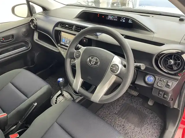 トヨタ アクア S 滋賀県 2016(平28)年 5万km スーパーレッドⅤ 純正ナビ/CD/DVD/Bluetooth/フルセグテレビ/バックカメラ/ETC/セーフティセンスC/・プリクラッシュセーフティシステム/・レーンディパーチャーアラート/・オートマチックハイビーム/・先行車発進告知機能/前方ドラレコ/オートライト/プッシュスタート /スマートキー/電格ミラー/ステアリングスイッチ