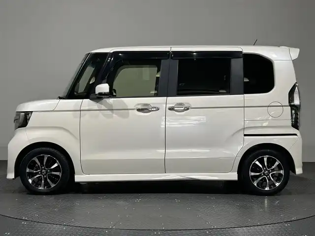ホンダ Ｎ ＢＯＸ カスタム G L ホンダセンシング 愛媛県 2017(平29)年 5.3万km プレミアムホワイトパールⅡ ・８型ナビ/（フルセグＴＶ・ＢＴ・ＣＤ・ＤＶＤ・ＦＭ・ＡＭ・ＵＳＢ・ａｐｐｌｅｃａｒｐｌａｙ）/・バックカメラ　/・ＥＴＣ　/・前方ドラレコ　/・衝突軽減ブレーキ　/・レーンキープアシスト　/・レーダークルーズコントロール/・両側電動ドア/・USB充電/・ステアリングリモコン/・LEDヘッドライト/・スペアキー