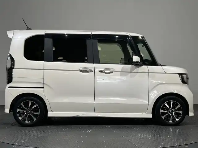 ホンダ Ｎ ＢＯＸ カスタム G L ホンダセンシング 愛媛県 2017(平29)年 5.3万km プレミアムホワイトパールⅡ ・８型ナビ/（フルセグＴＶ・ＢＴ・ＣＤ・ＤＶＤ・ＦＭ・ＡＭ・ＵＳＢ・ａｐｐｌｅｃａｒｐｌａｙ）/・バックカメラ　/・ＥＴＣ　/・前方ドラレコ　/・衝突軽減ブレーキ　/・レーンキープアシスト　/・レーダークルーズコントロール/・両側電動ドア/・USB充電/・ステアリングリモコン/・LEDヘッドライト/・スペアキー