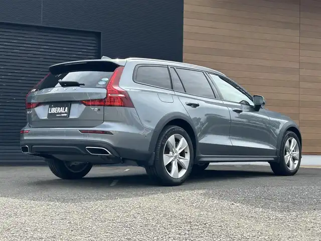 ボルボ Ｖ６０ クロスカントリー T5 AWD 宮崎県 2020(令2)年 3.5万km オスミウムグレーM 純正HDDナビ/・Bluetooth/・AM　FM/・USB/・フルセグテレビ/・AppleCarPlay/・AndroidAuto/ブラックレザーシート/・DN席シートヒーター/・DN席パワーシート/全方位カメラ/・フロントカメラ/・サイドカメラ/・バックカメラ /アイドリングストップ/プッシュスタート/アクティブクルーズコントロール/・レーンキープアシスト/・ブラインドスポットモニター/ETC/LEDヘッドライト/電動リアゲート/純正18インチアルミホイール
