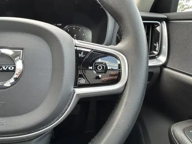 ボルボ Ｖ６０ クロスカントリー T5 AWD 宮崎県 2020(令2)年 3.5万km オスミウムグレーM 純正HDDナビ/・Bluetooth/・AM　FM/・USB/・フルセグテレビ/・AppleCarPlay/・AndroidAuto/ブラックレザーシート/・DN席シートヒーター/・DN席パワーシート/全方位カメラ/・フロントカメラ/・サイドカメラ/・バックカメラ /アイドリングストップ/プッシュスタート/アクティブクルーズコントロール/・レーンキープアシスト/・ブラインドスポットモニター/ETC/LEDヘッドライト/電動リアゲート/純正18インチアルミホイール