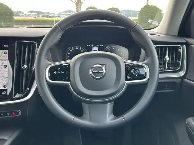 ボルボ Ｖ６０ クロスカントリー T5 AWD 宮崎県 2020(令2)年 3.5万km オスミウムグレーM 純正HDDナビ/・Bluetooth/・AM　FM/・USB/・フルセグテレビ/・AppleCarPlay/・AndroidAuto/ブラックレザーシート/・DN席シートヒーター/・DN席パワーシート/全方位カメラ/・フロントカメラ/・サイドカメラ/・バックカメラ /アイドリングストップ/プッシュスタート/アクティブクルーズコントロール/・レーンキープアシスト/・ブラインドスポットモニター/ETC/LEDヘッドライト/電動リアゲート/純正18インチアルミホイール